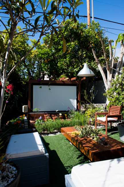 8 Beautiful Backyards to Drool Over - Outdoor Theatre