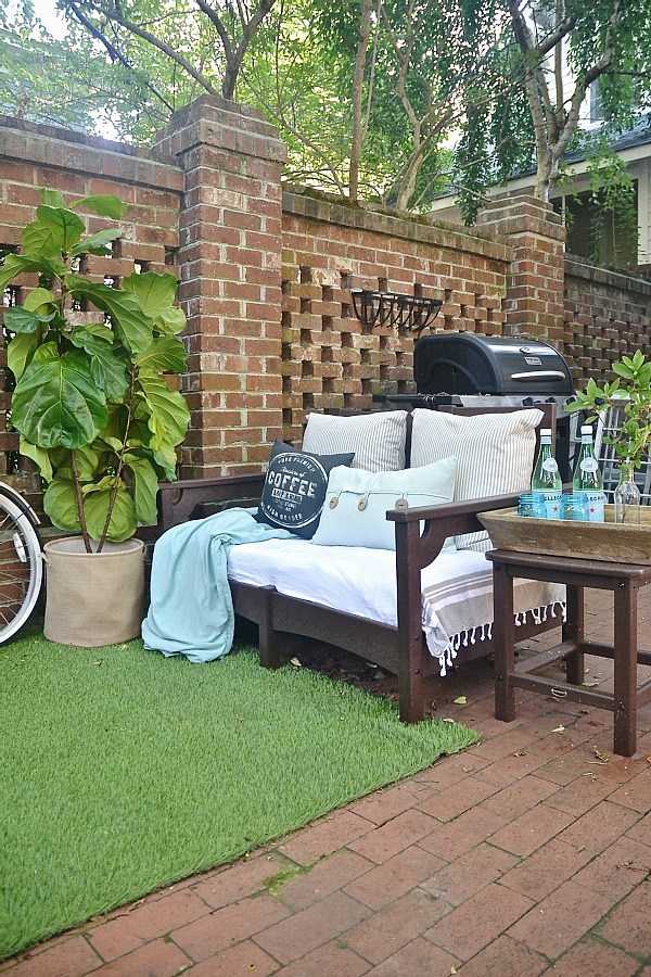 8 Beautiful Backyards to Drool Over - Brick Patio