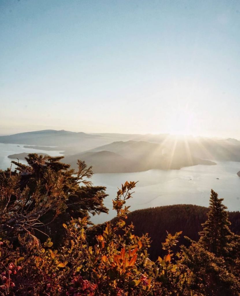 10 Places to See Fall Colours in Beautiful Canada - London Drugs Blog