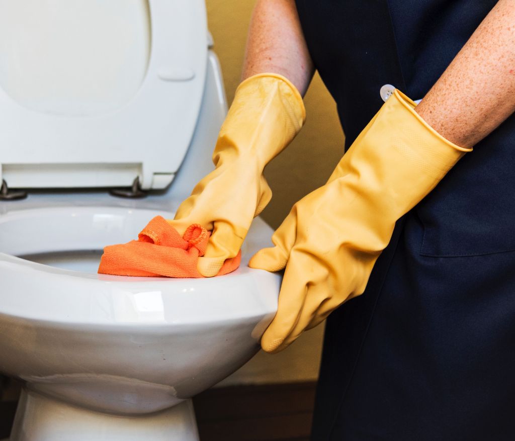 Get the right toilet cleaning tools to make your job easier